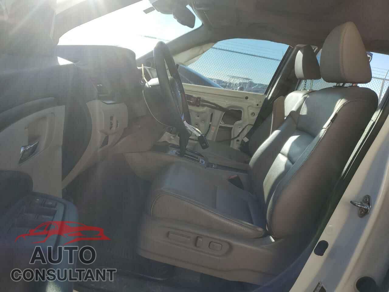 HONDA PILOT 2017 - 5FNYF5H67HB026678
