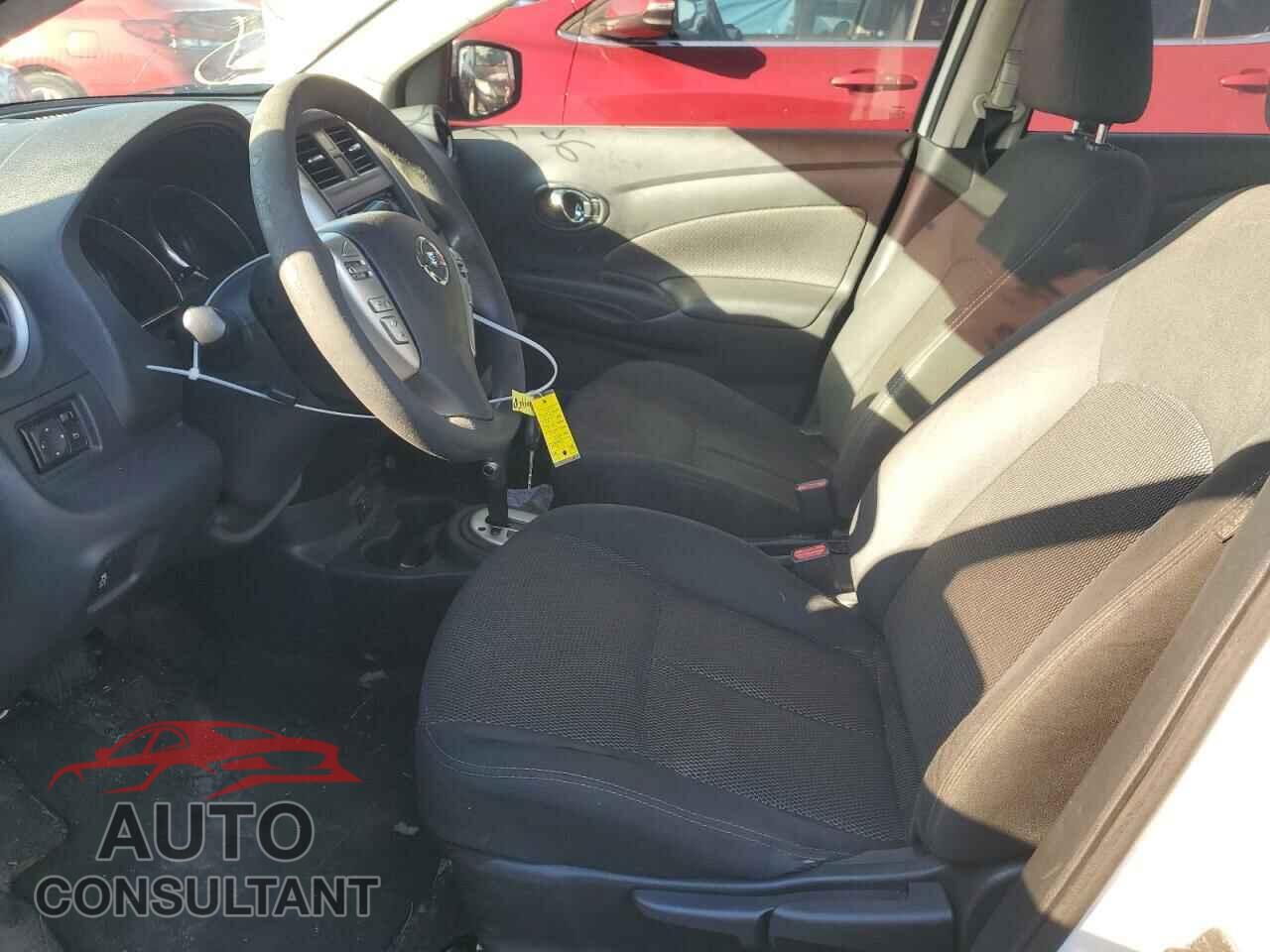 NISSAN VERSA 2018 - 3N1CN7AP1JL812756