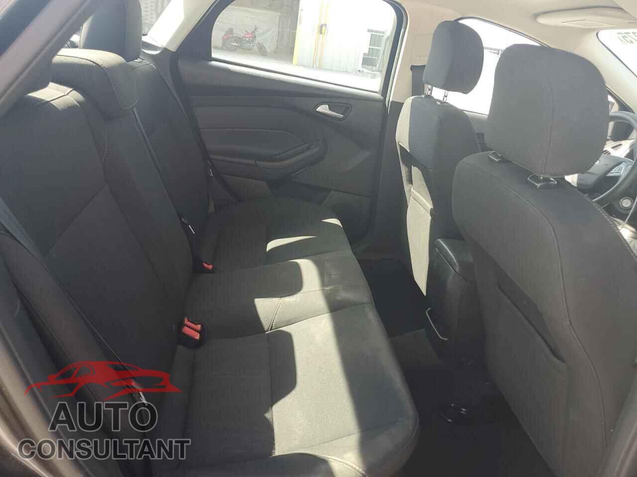 FORD FOCUS 2017 - 1FADP3F26HL203143