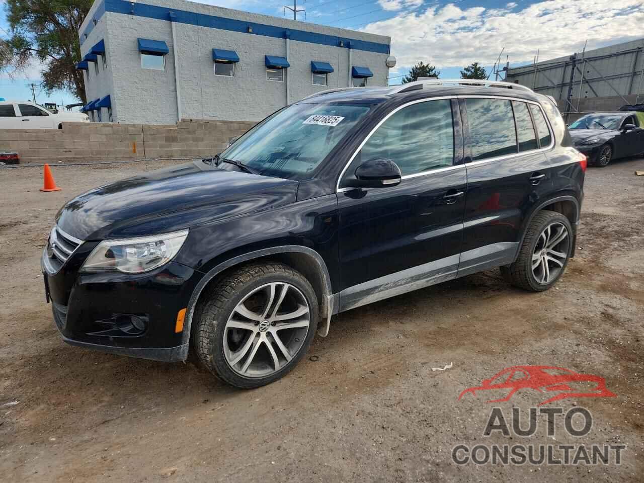 VOLKSWAGEN TIGUAN 2011 - WVGBV7AX2BW513129