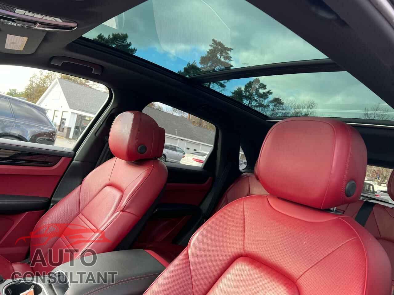 PORSCHE CAYENNE 2019 - WP1AA2AY6KDA03836