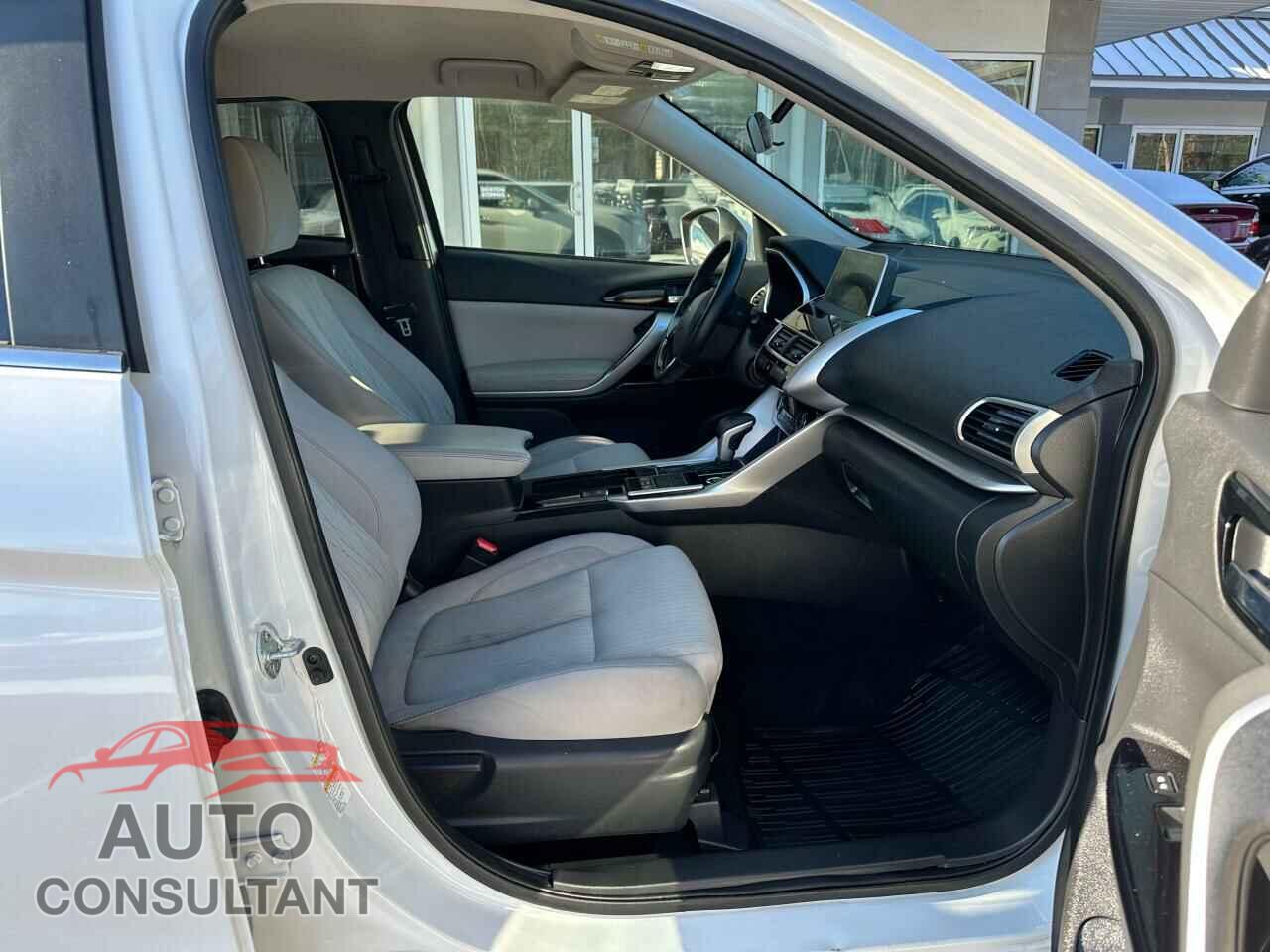 MITSUBISHI ECLIPSE 2018 - JA4AT5AA5JZ038864