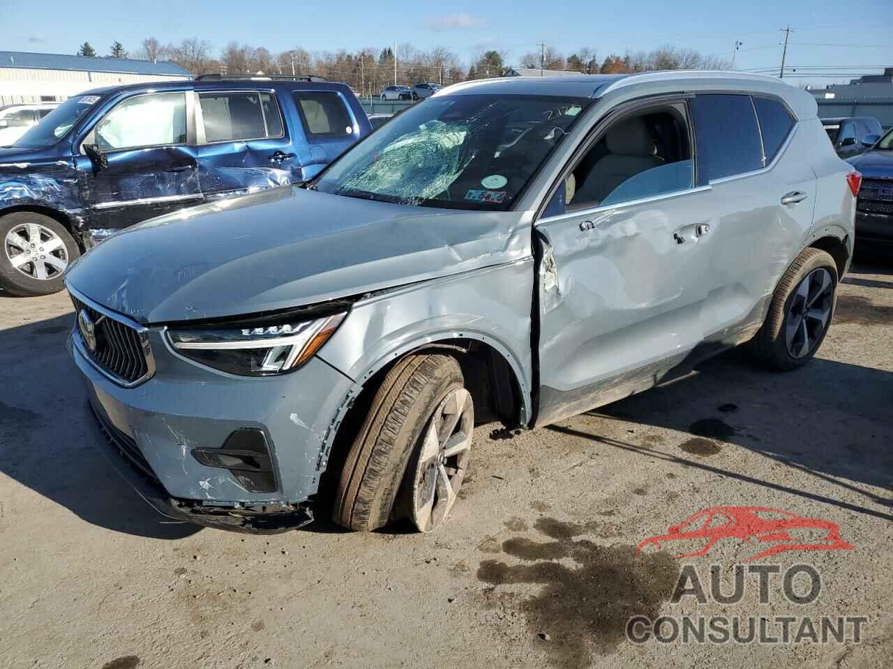 VOLVO XC40 PLUS 2023 - YV4L12UN8P2913418