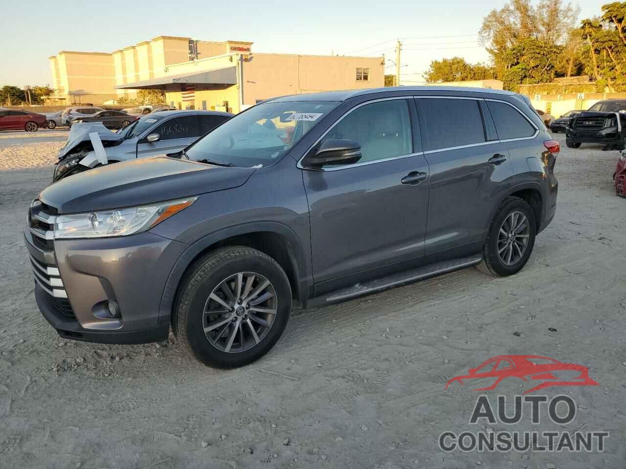 TOYOTA HIGHLANDER 2019 - 5TDKZRFH3KS319070