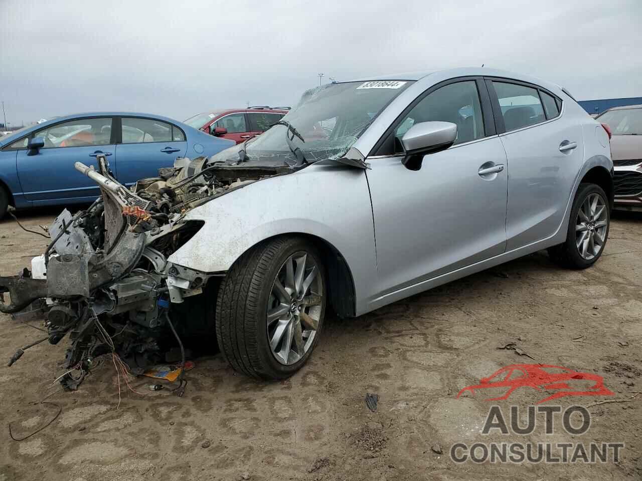MAZDA 3 2018 - 3MZBN1L36JM275549