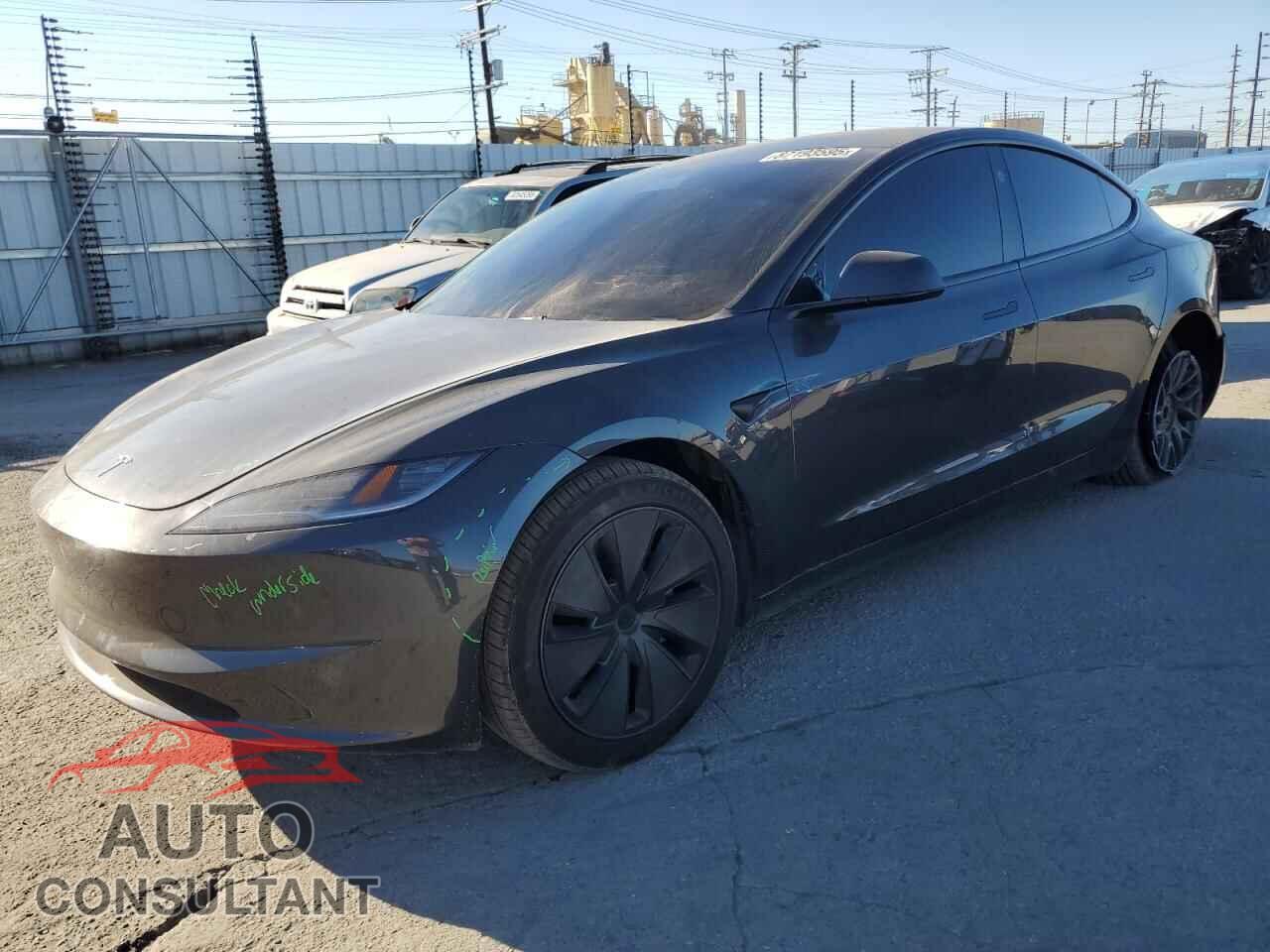 TESLA MODEL 3 2025 - 5YJ3E1EA2SF023838