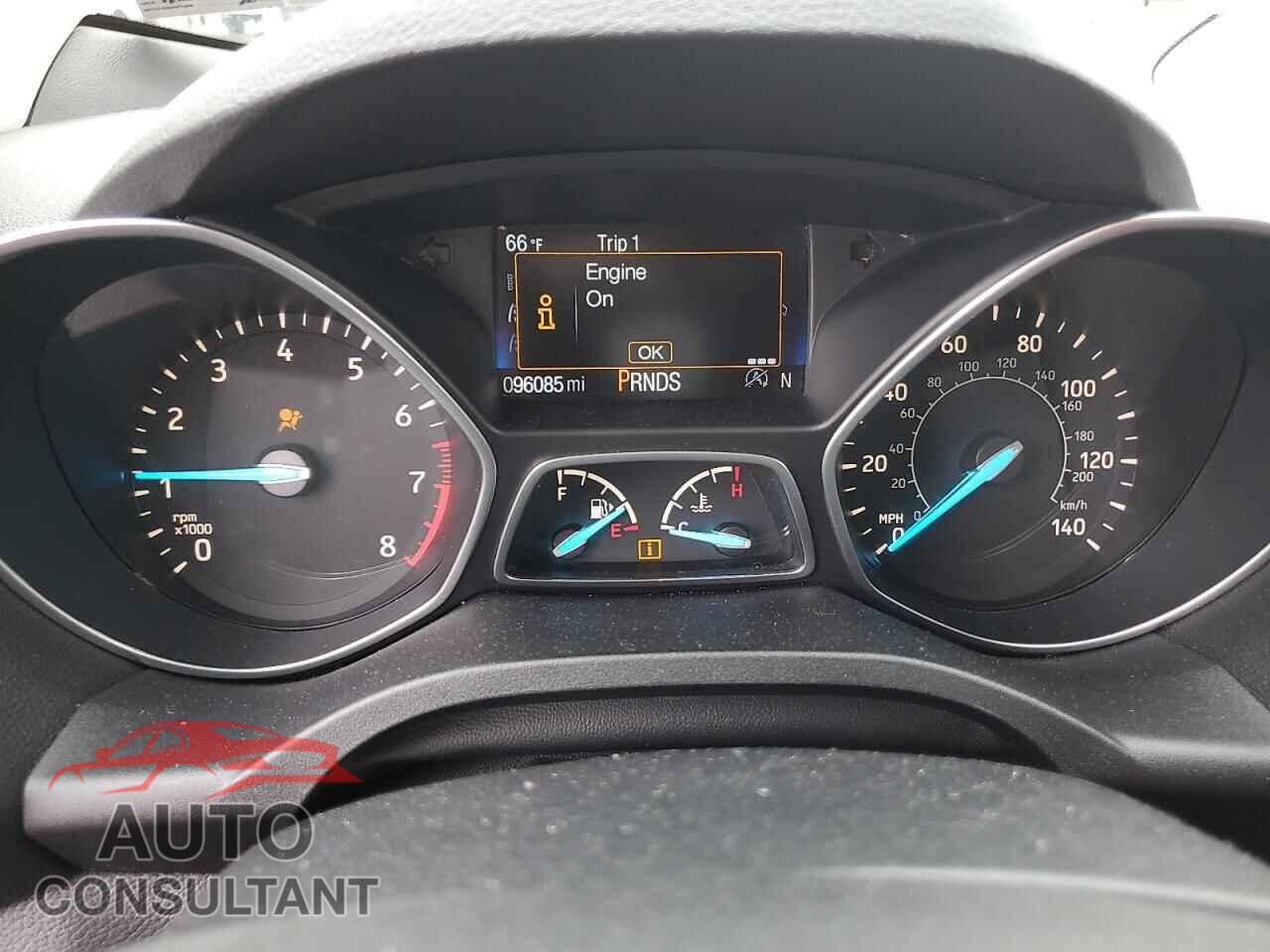 FORD ESCAPE 2017 - 1FMCU9J96HUB37575