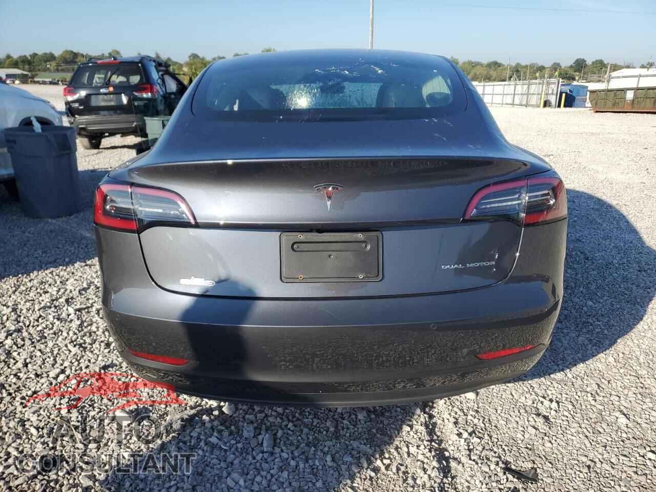 TESLA MODEL 3 2019 - 5YJ3E1EB2KF433757