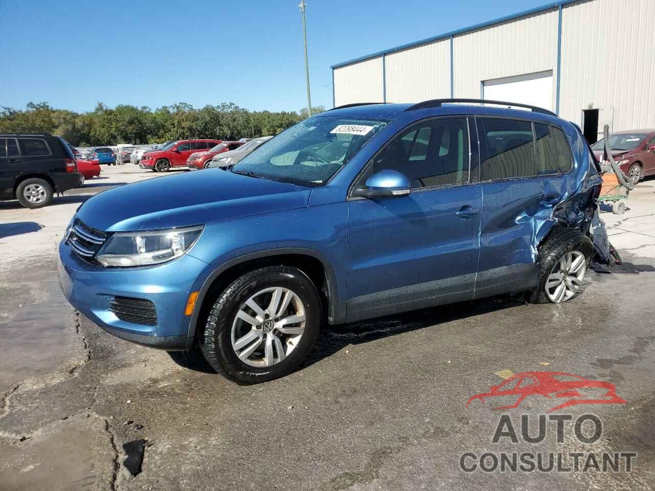 VOLKSWAGEN TIGUAN 2017 - WVGAV7AX1HK023583