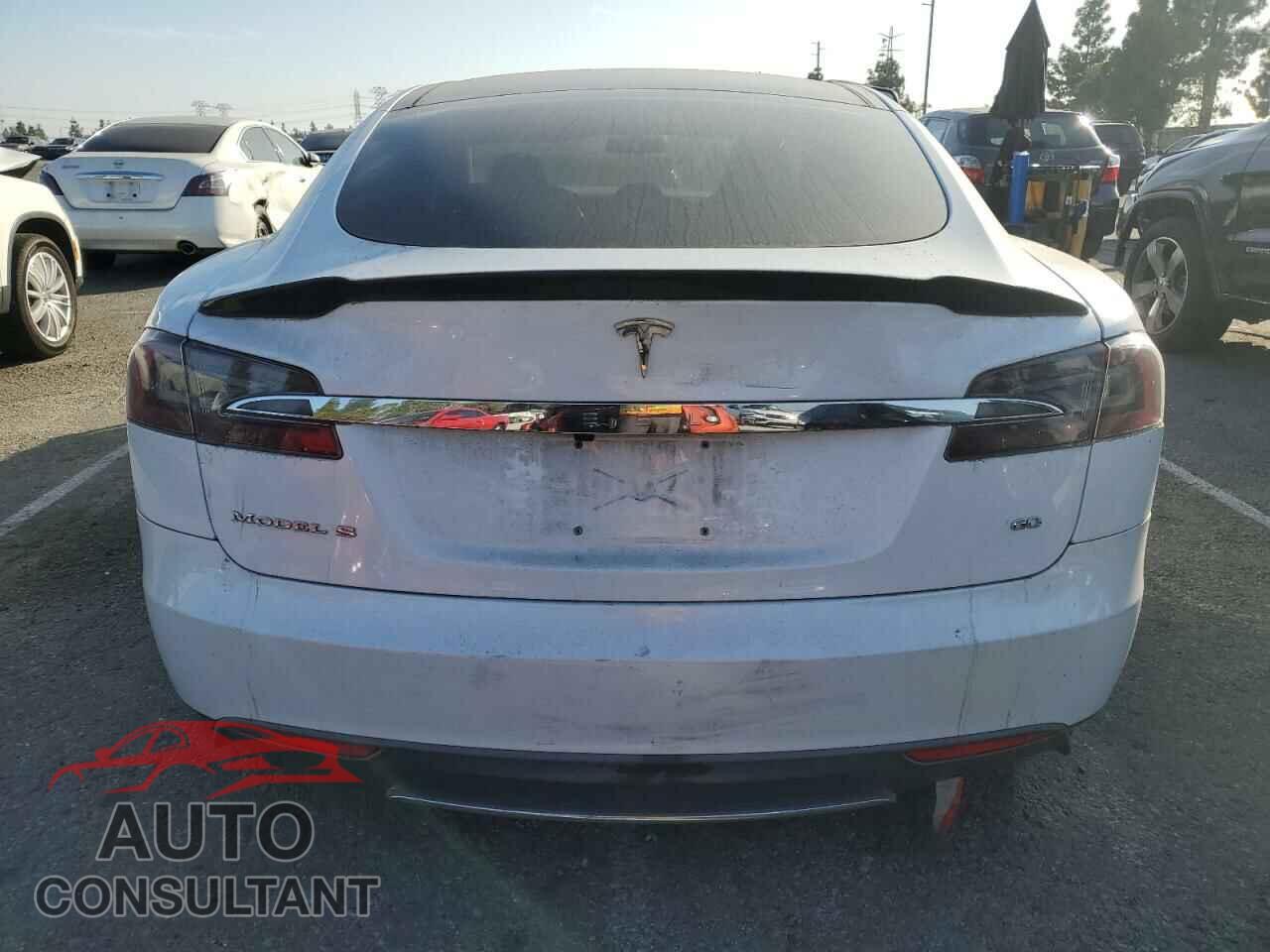 TESLA MODEL S 2013 - 5YJSA1CG8DFP12090