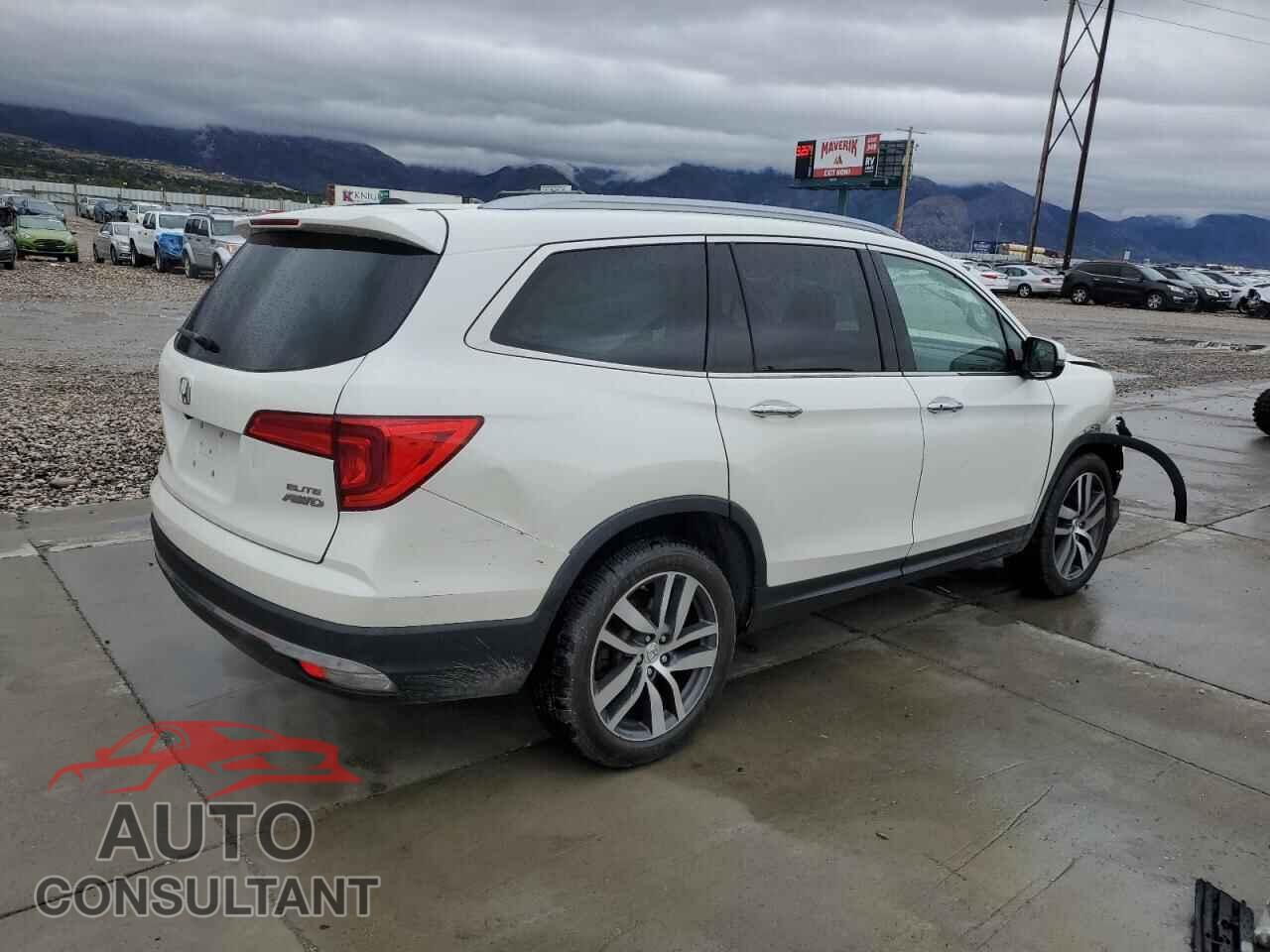 HONDA PILOT 2017 - 5FNYF6H01HB052095