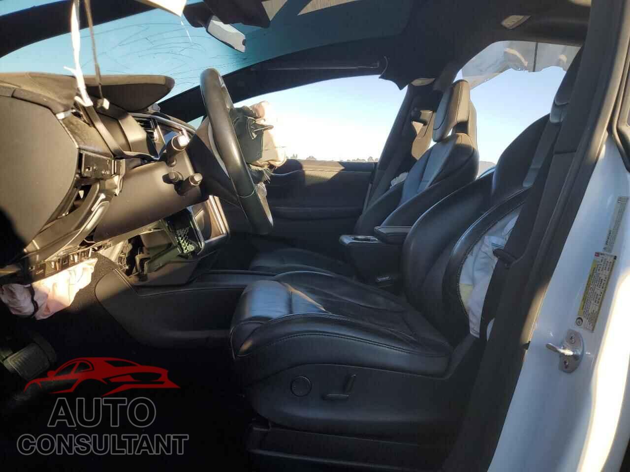 TESLA MODEL X 2017 - 5YJXCBE21HF046719