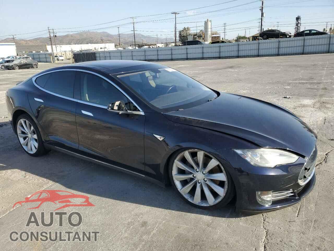 TESLA MODEL S 2013 - 5YJSA1DP2DFP14075