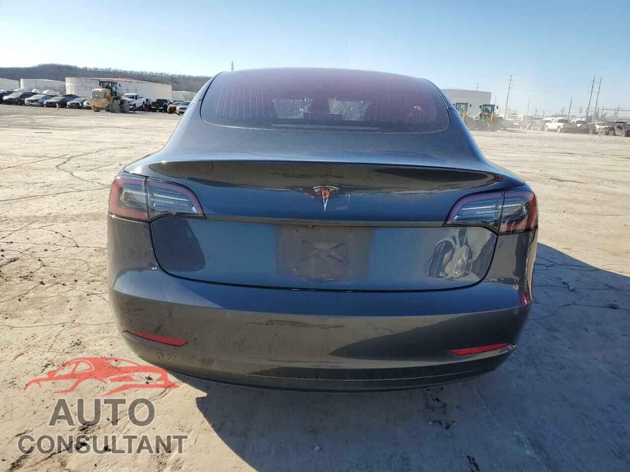 TESLA MODEL 3 2018 - 5YJ3E1EA5JF006823