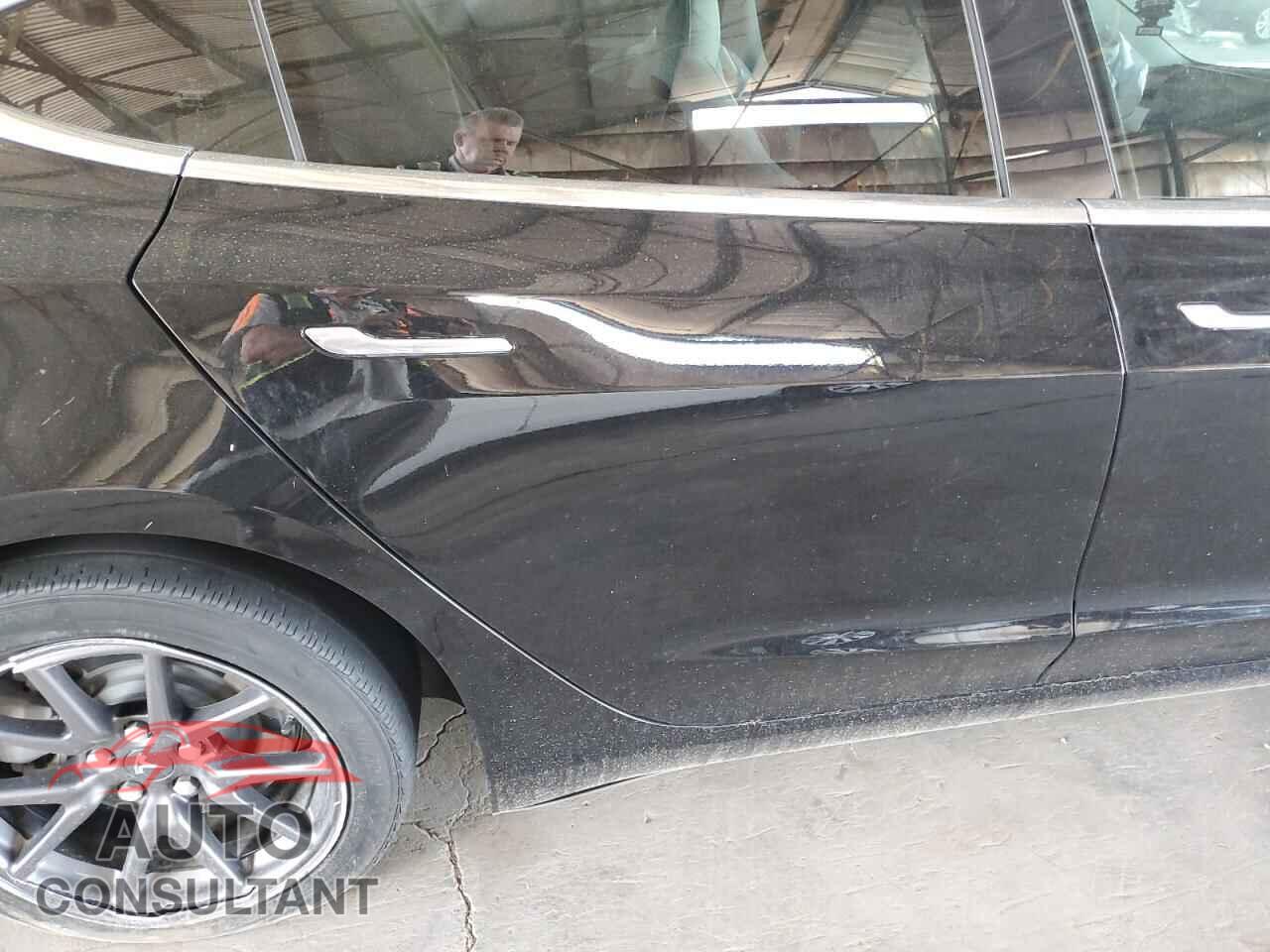 TESLA MODEL 3 2018 - 5YJ3E1EA9JF155266