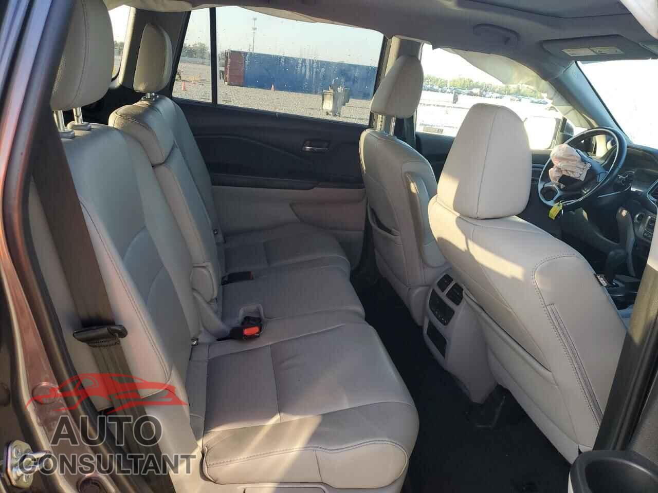 HONDA PILOT 2019 - 5FNYF5H51KB008224