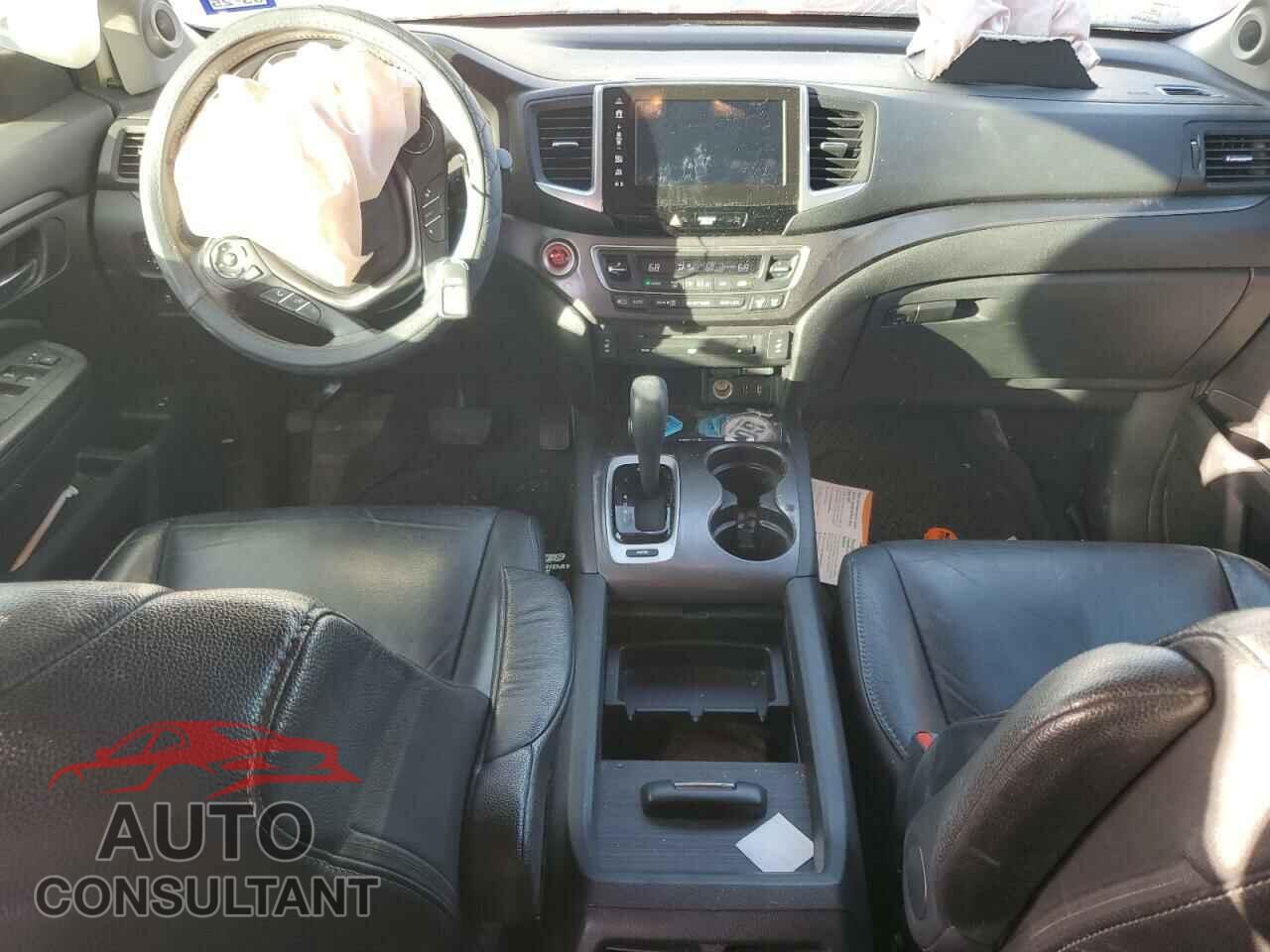 HONDA PILOT 2017 - 5FNYF5H82HB014164
