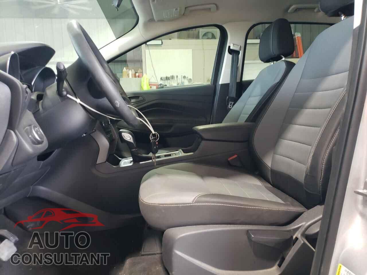 FORD ESCAPE 2017 - 1FMCU0F72HUB15544