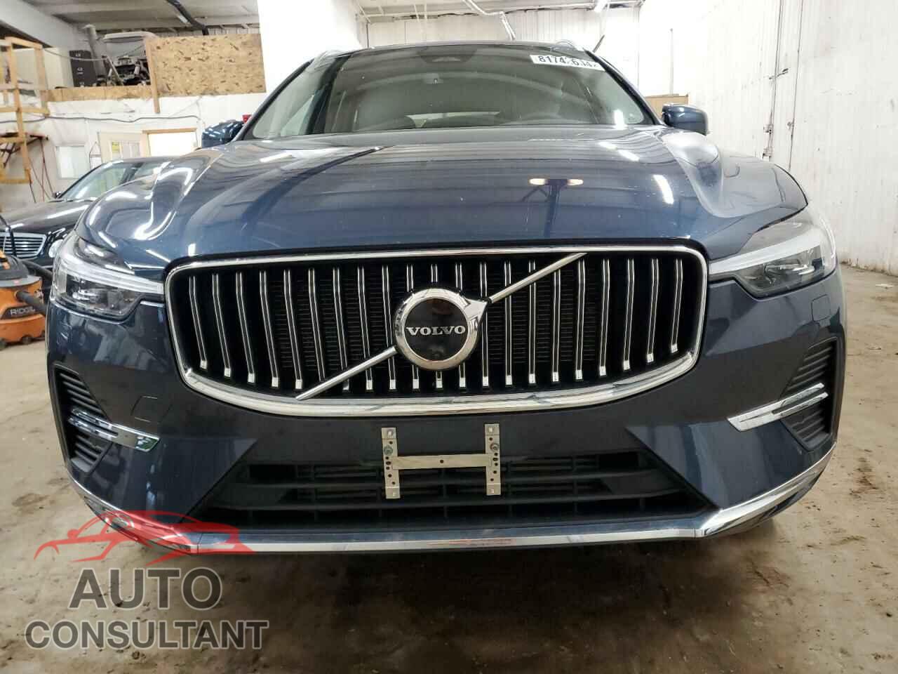 VOLVO XC60 PLUS 2023 - YV4H60DN3P1301340