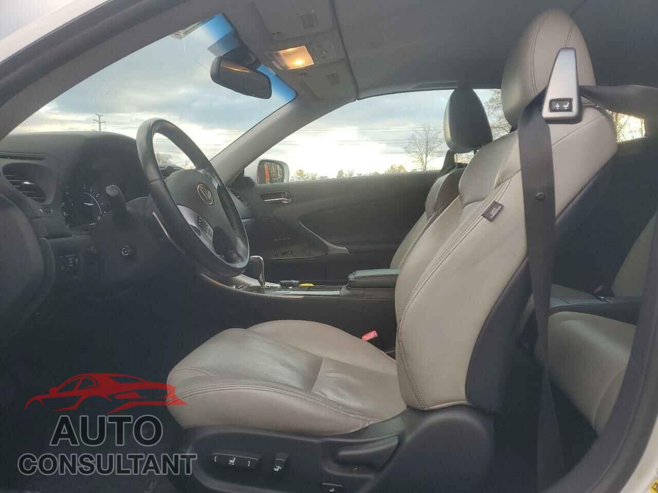 LEXUS IS 2011 - JTHFF2C29B2519670