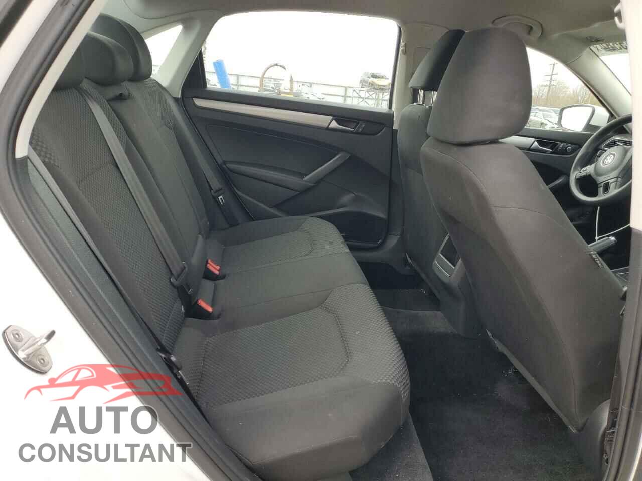 VOLKSWAGEN PASSAT 2015 - 1VWAT7A35FC087153
