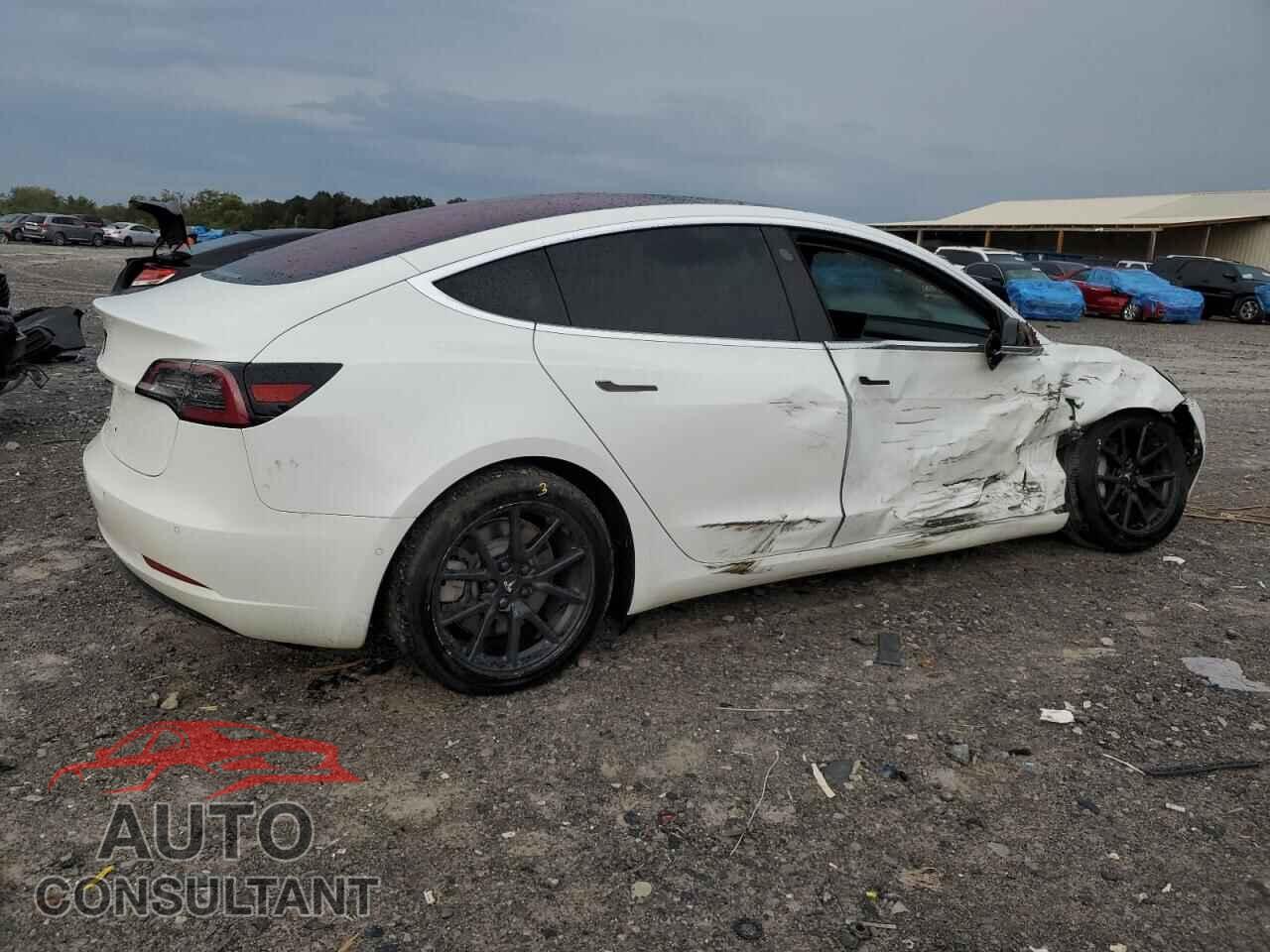 TESLA MODEL 3 2018 - 5YJ3E1EA4JF010684