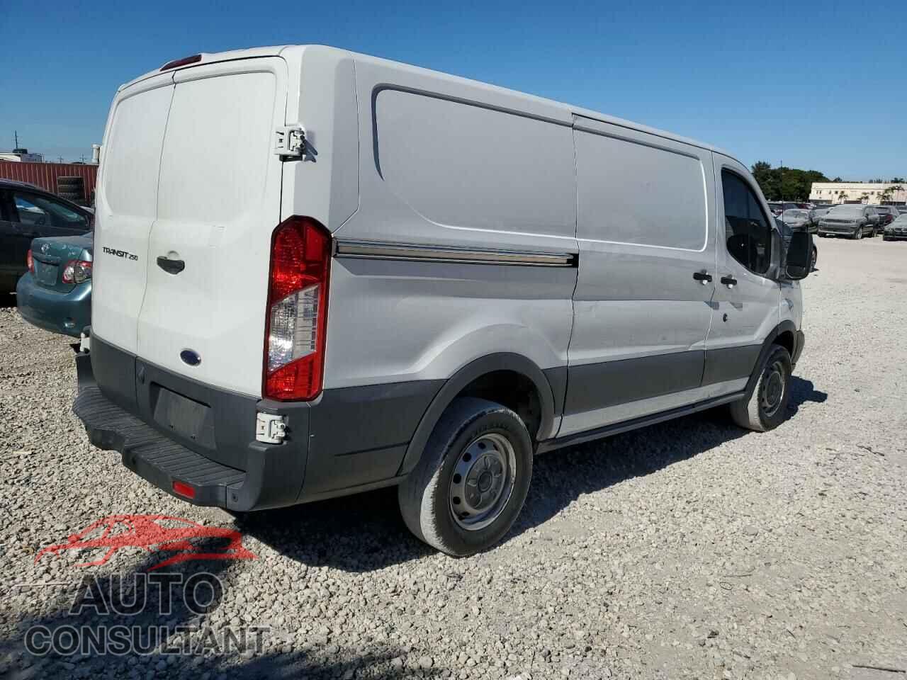FORD TRANSIT 2017 - 1FTYR1YM3HKA47741