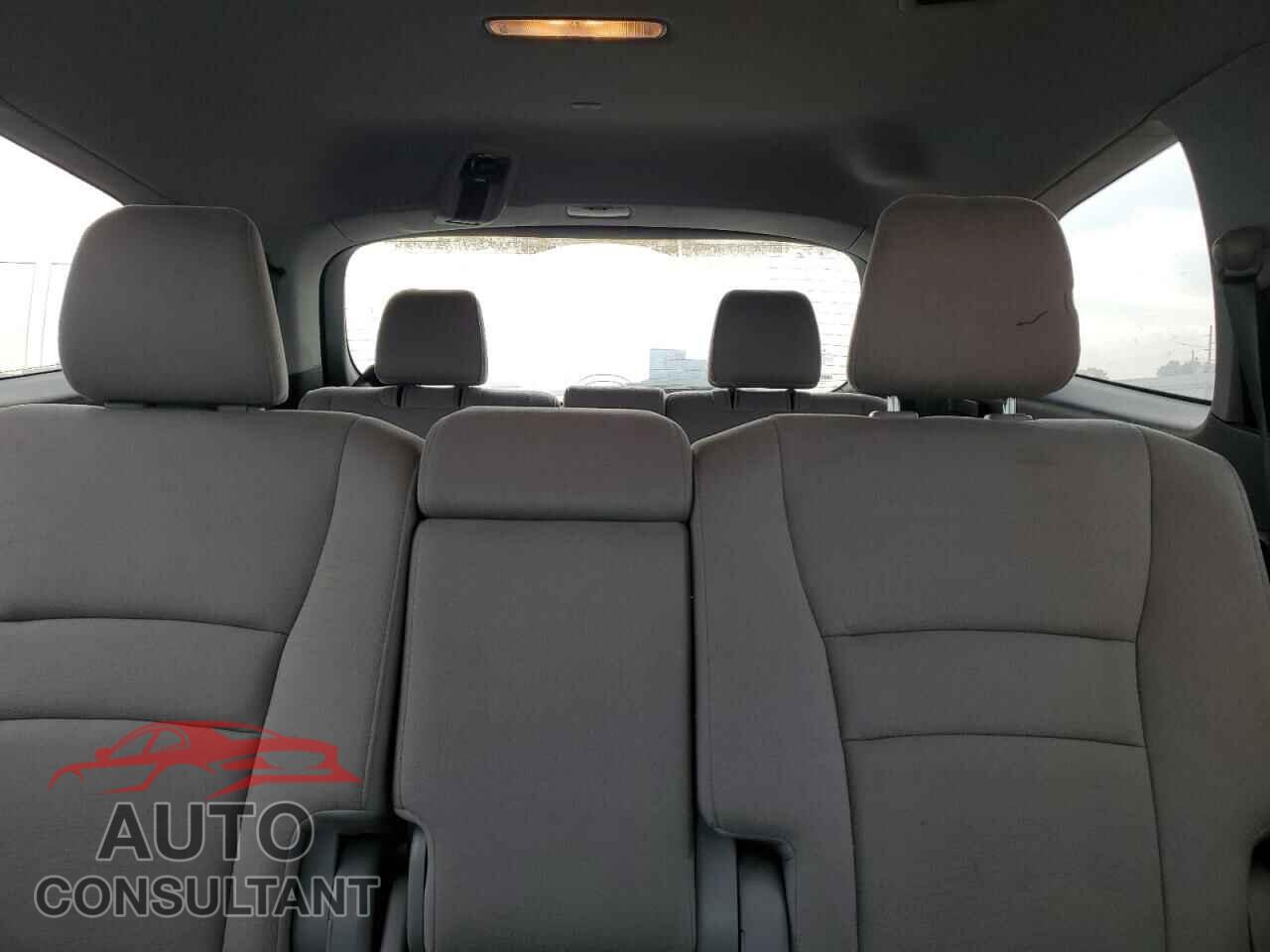 HONDA PILOT 2018 - 5FNYF6H34JB035355
