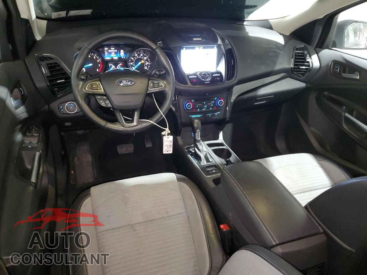 FORD ESCAPE 2017 - 1FMCU9JD2HUD17267