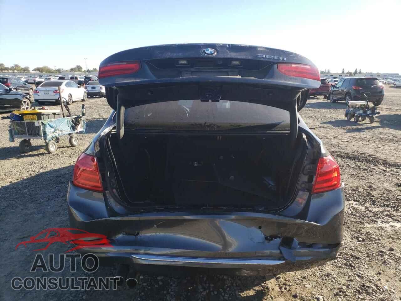 BMW 3 SERIES 2015 - WBA3C1C52FK118546