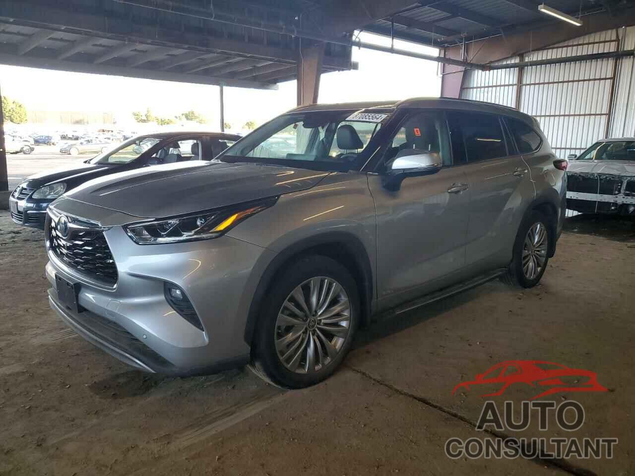 TOYOTA HIGHLANDER 2022 - 5TDEBRCHXNS088033