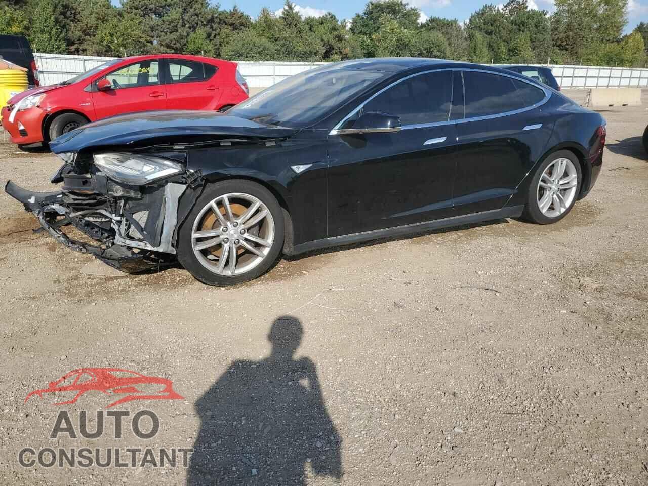 TESLA MODEL S 2013 - 5YJSA1DN0DFP04207