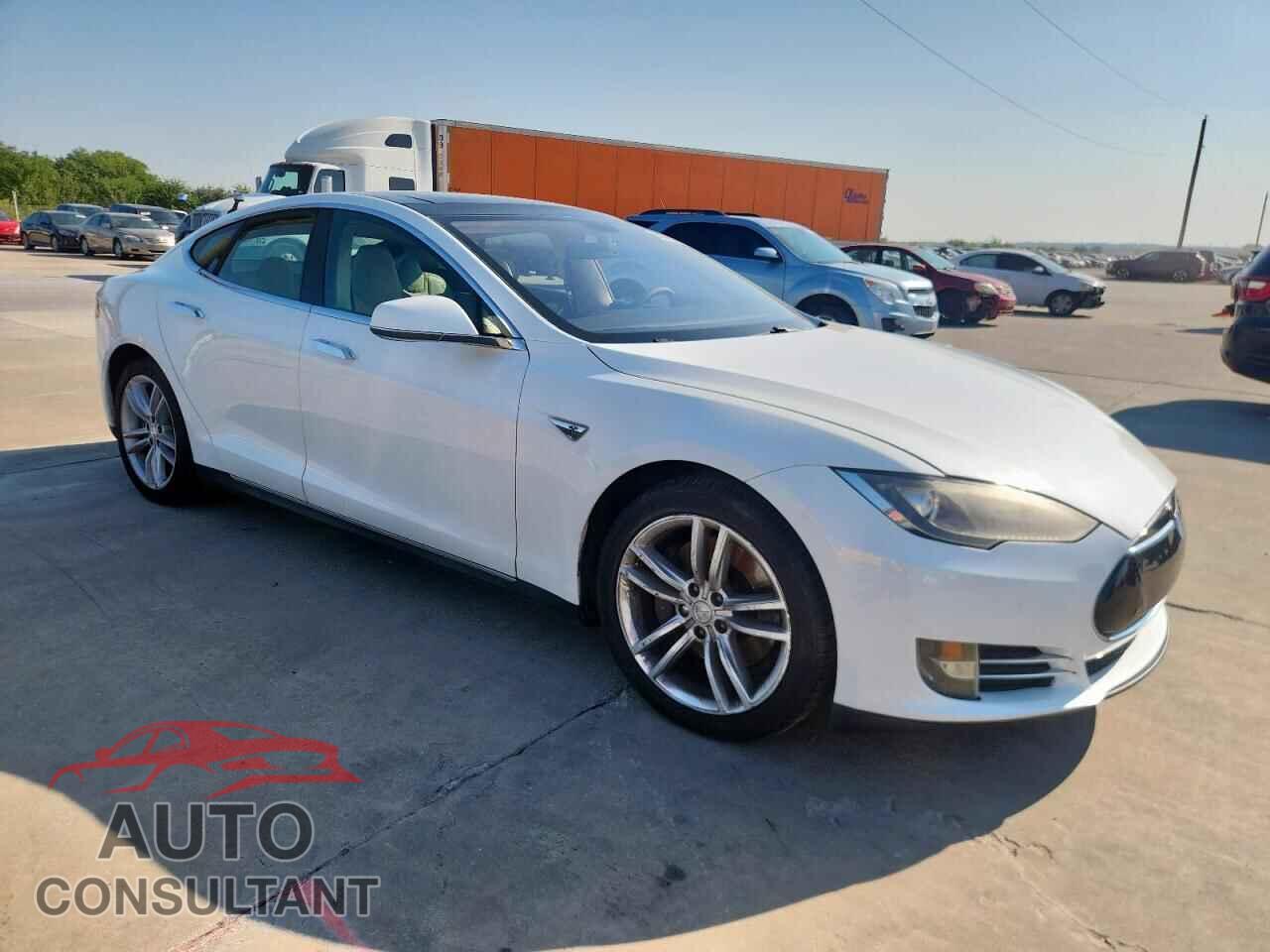 TESLA MODEL S 2013 - 5YJSA1CG8DFP14082