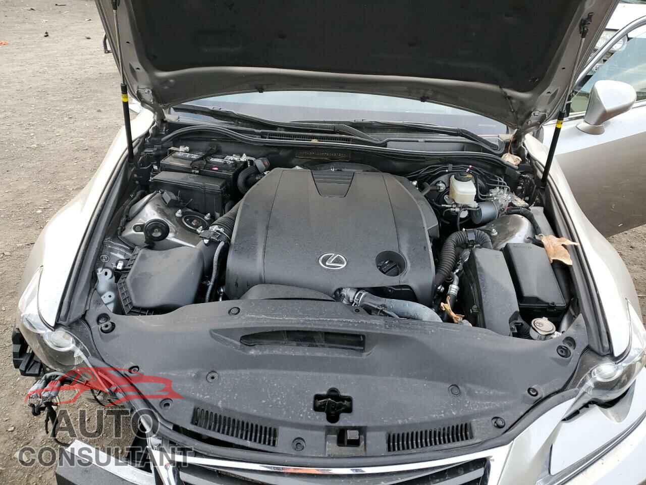 LEXUS IS 2015 - JTHBF1D29F5043724