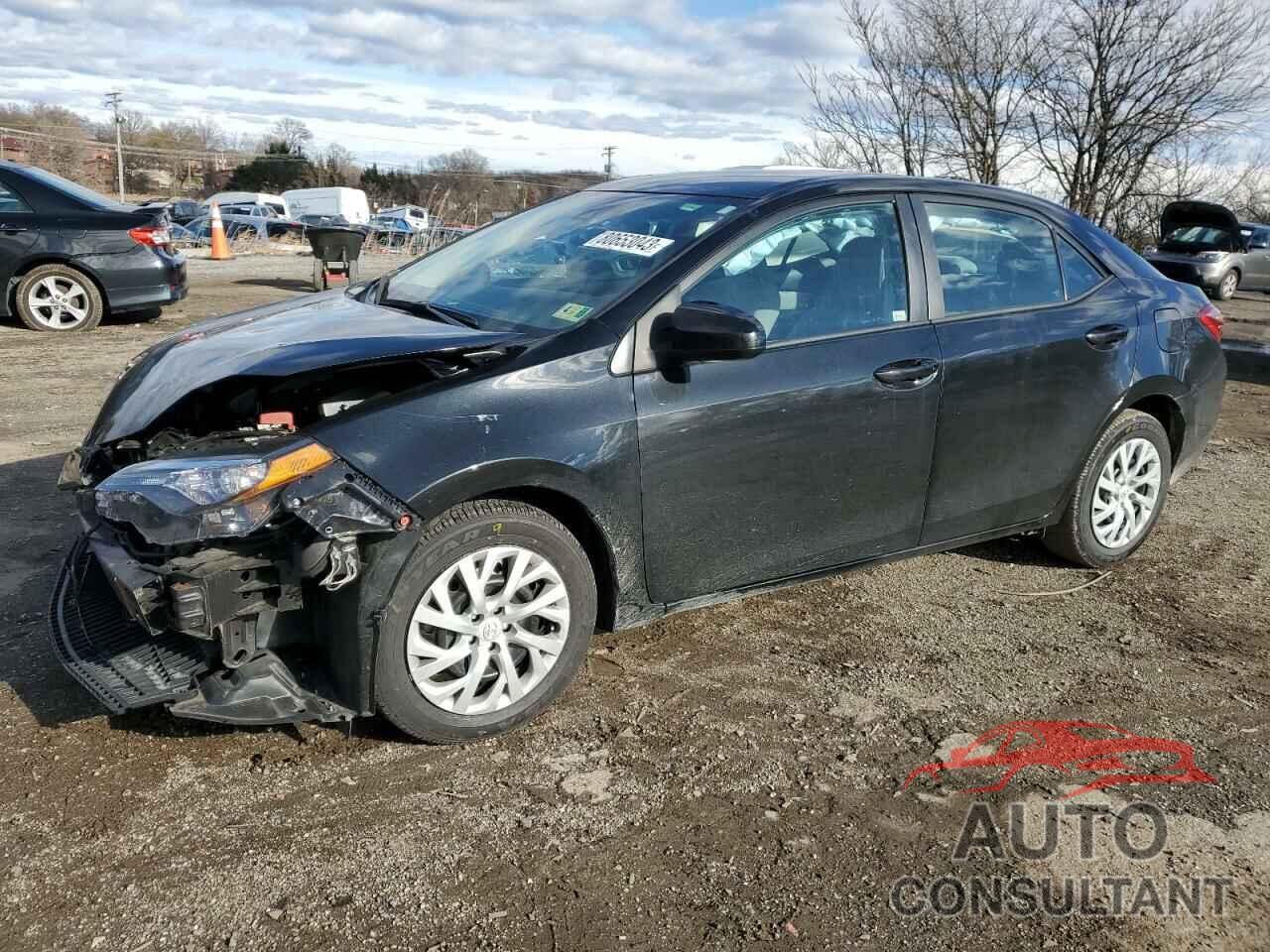 TOYOTA COROLLA 2018 - 5YFBURHEXJP824273