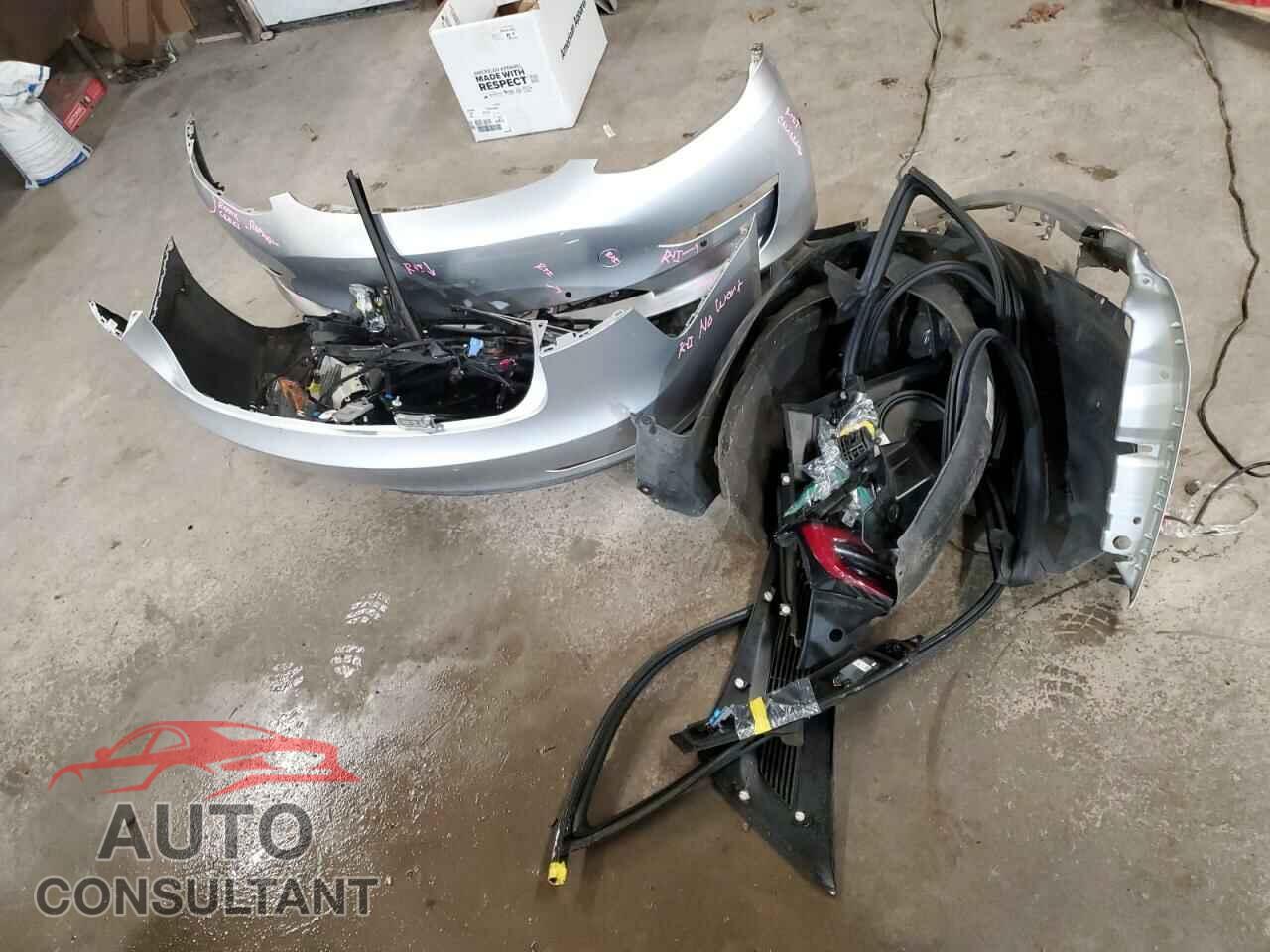 TESLA MODEL 3 2018 - 5YJ3E1EB5JF054475