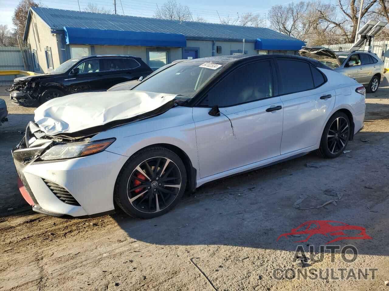 TOYOTA CAMRY 2019 - 4T1B61HK6KU205011