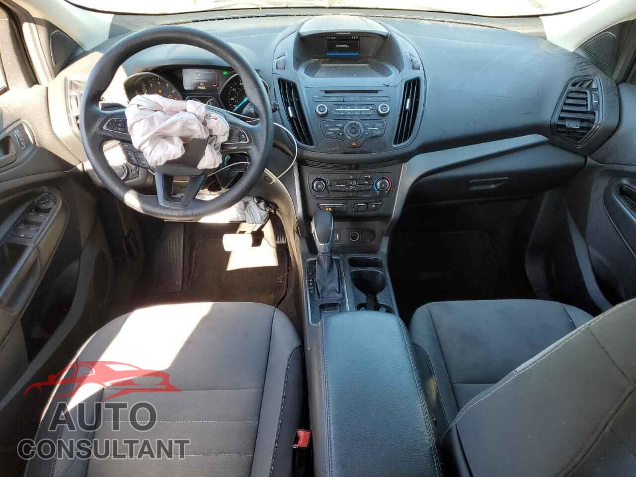 FORD ESCAPE 2017 - 1FMCU0F73HUE74613