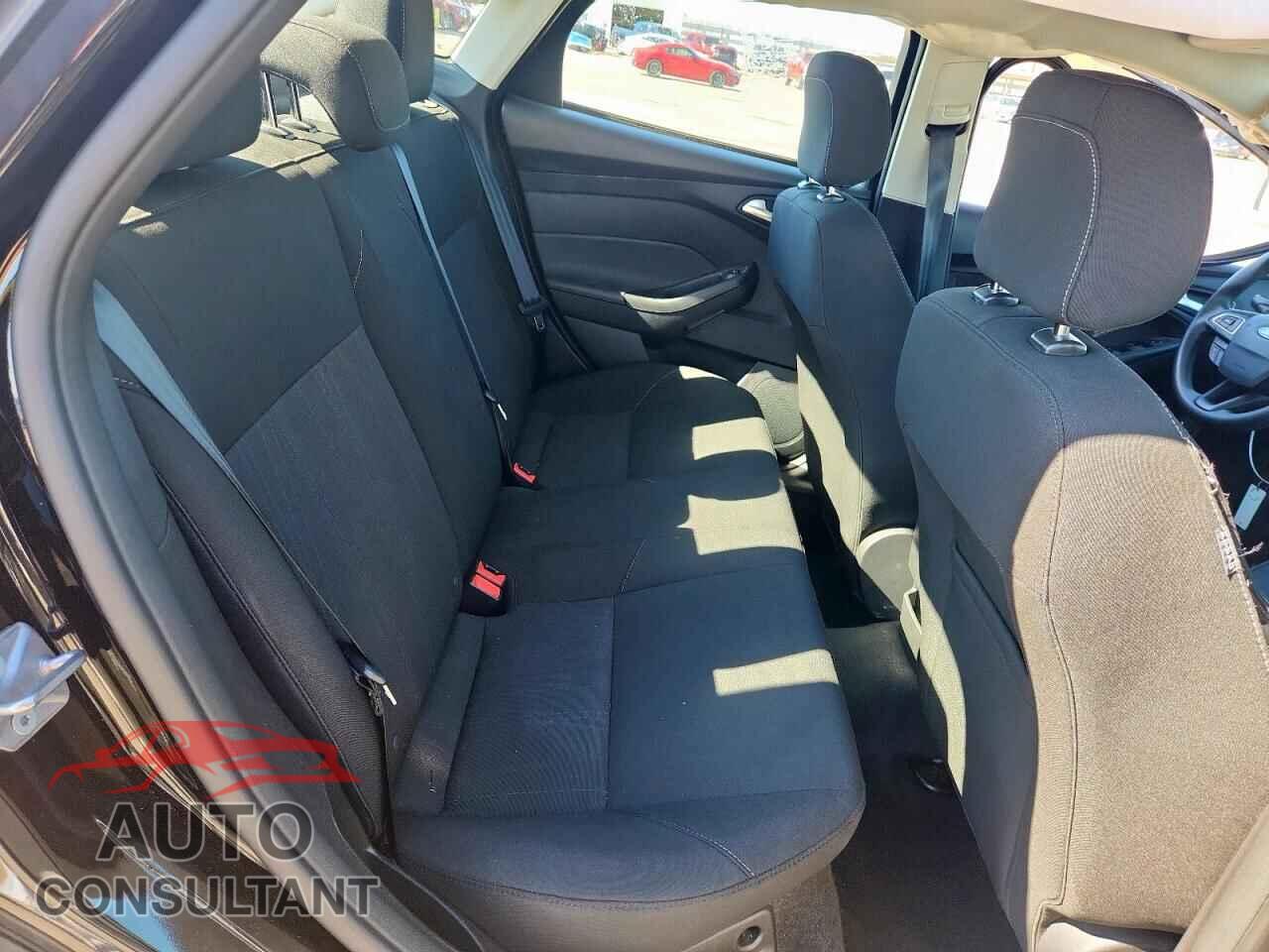FORD FOCUS 2018 - 1FADP3FE3JL259461