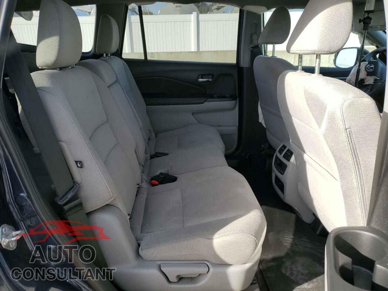 HONDA PILOT 2017 - 5FNYF6H33HB101064