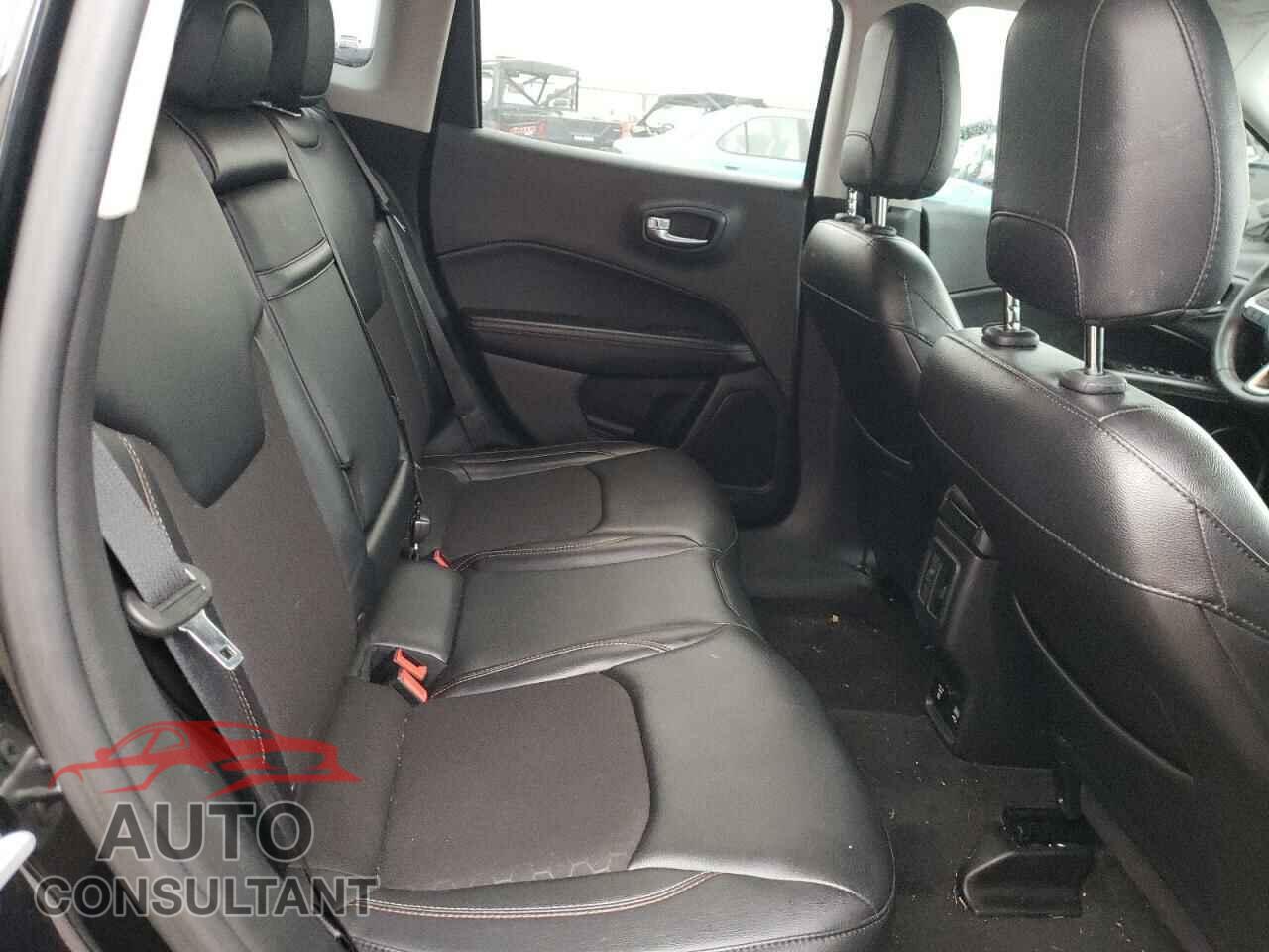 JEEP COMPASS 2018 - 3C4NJCBB5JT301788