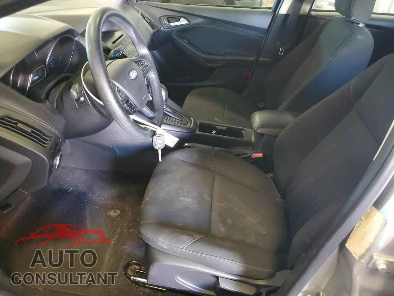 FORD FOCUS 2017 - 1FADP3F26HL285665