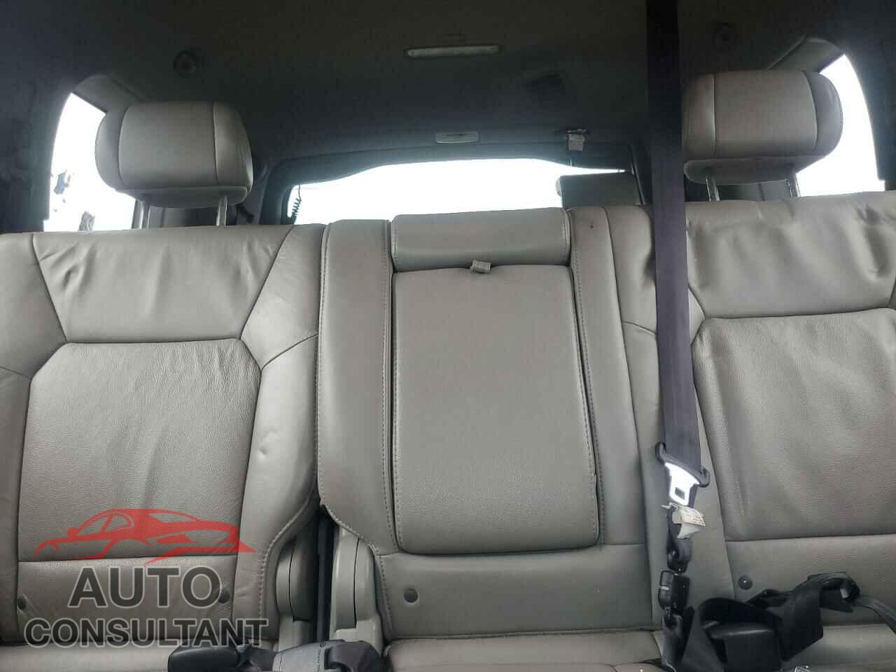 HONDA PILOT 2011 - 5FNYF4H93BB026155