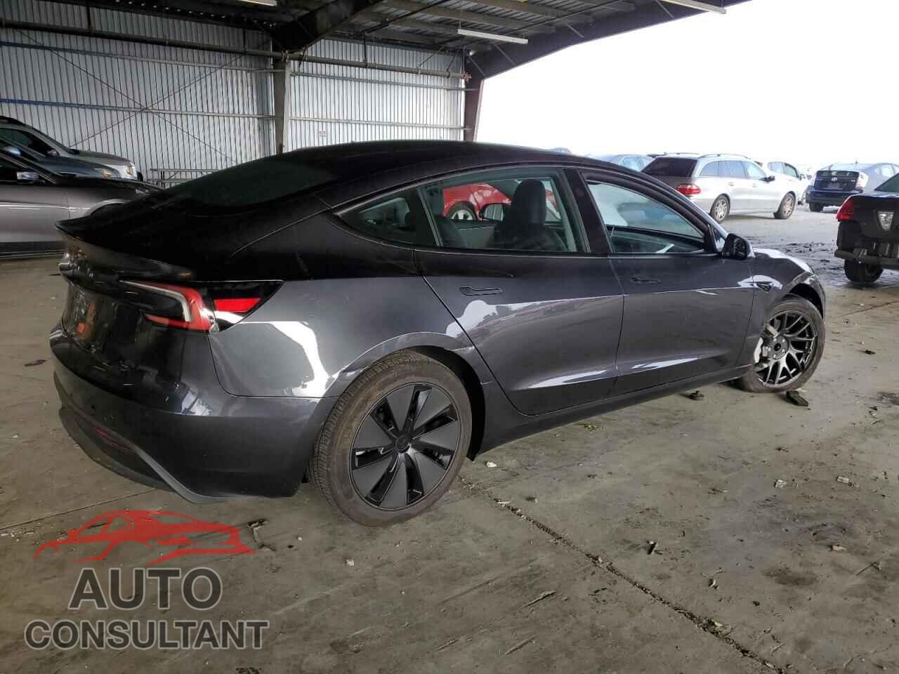 TESLA MODEL 3 2025 - 5YJ3E1EA2SF904698