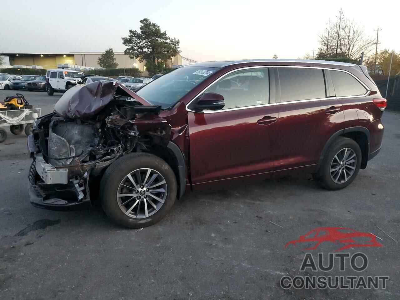 TOYOTA HIGHLANDER 2018 - 5TDJZRFH7JS832669