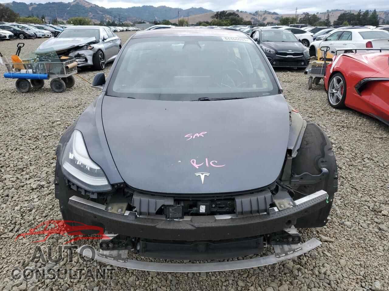 TESLA MODEL 3 2018 - 5YJ3E1EA3JF158437