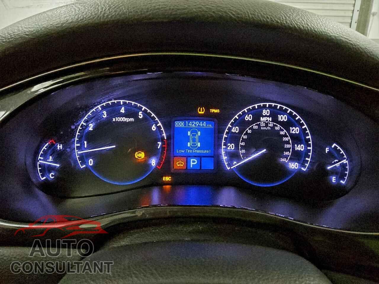 HYUNDAI GENESIS 2013 - KMHGC4DD3DU247534