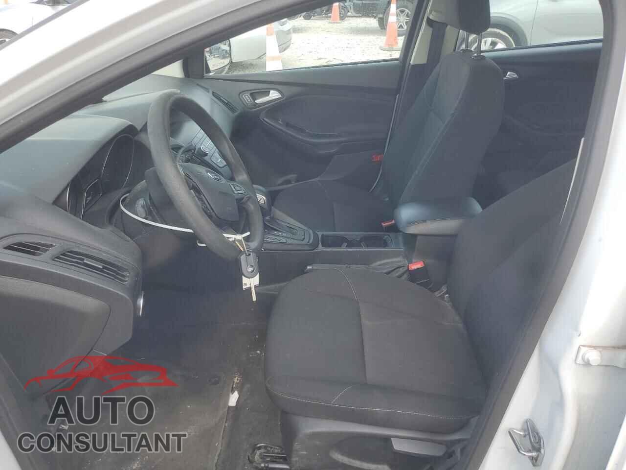 FORD FOCUS 2018 - 1FADP3K2XJL324155