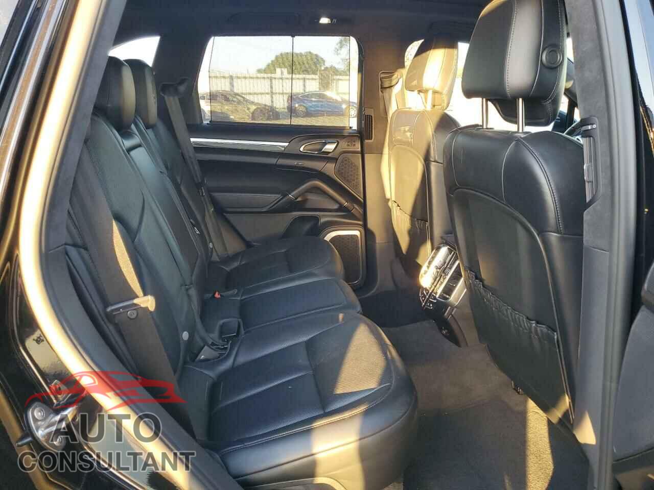 PORSCHE CAYENNE 2016 - WP1AC2A25GLA85125