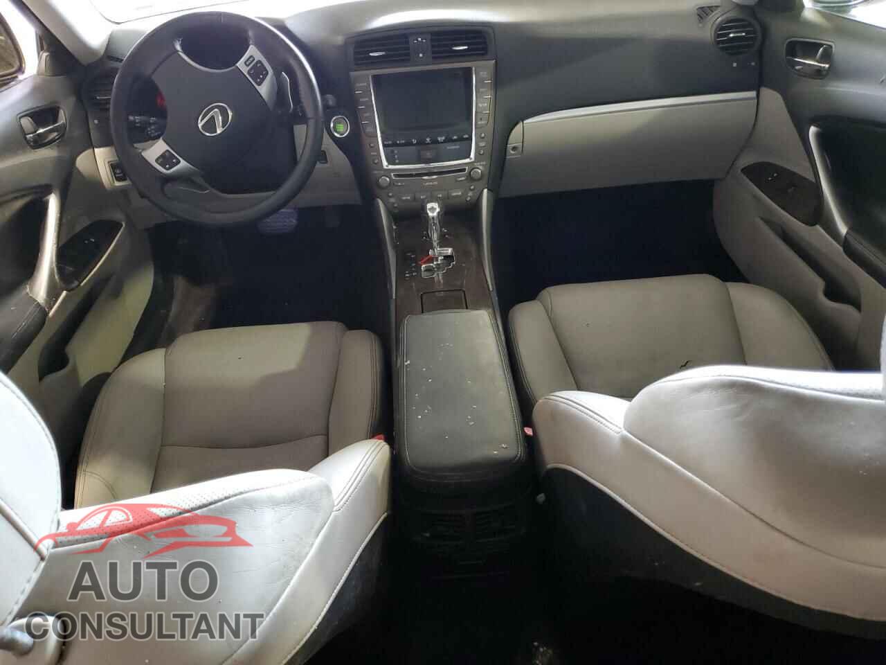 LEXUS IS 2011 - JTHCF5C26B5047155